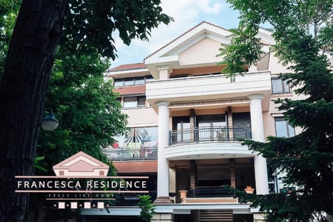 Property building, Spring, Day, Garden, View (from property/room), Balcony/Terrace