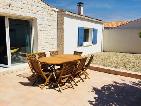 Facade/entrance, Garden, Balcony/Terrace, Garden view