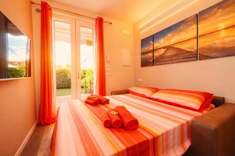 Bed, TV and multimedia, Living room, Photo of the whole room, Bedroom, heating, internet, air conditioner