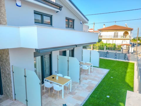 Patio, View (from property/room), Balcony/Terrace
