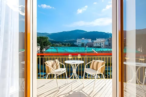View (from property/room), Balcony/Terrace, Mountain view