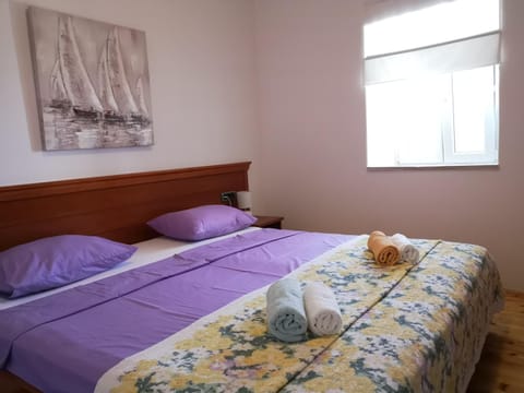 Bed, Garden view