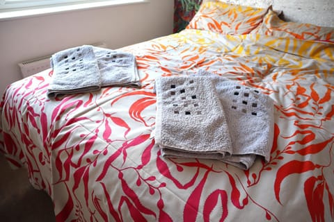 Bed, Photo of the whole room, Bedroom, towels