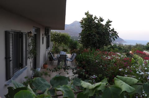 Chrissi's house with garden and sea view Zerviana House in Crete