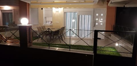 The Ruby Apartment in Nea Peramos