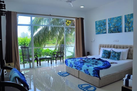 Bed, Photo of the whole room, Bedroom, River view, Sea view