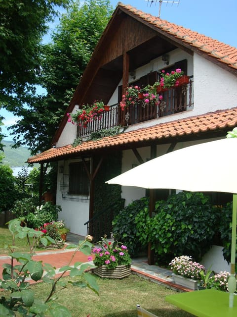 Famiy &Pet Friendly villa in Nea Vrasna-Big Garden& -BBQ WalK to Sea # House in Decentralized Administration of Macedonia and Thrace