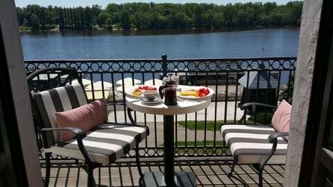 Balcony/Terrace, River view