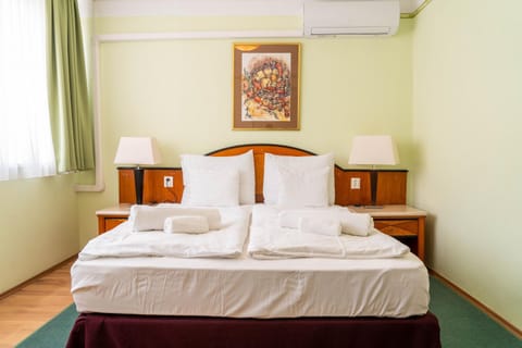 Bed, Photo of the whole room, Bedroom, towels, air conditioner