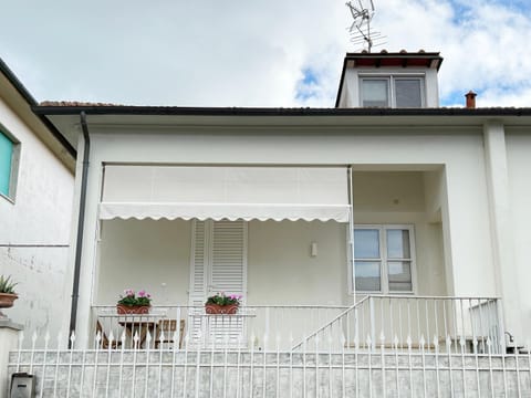Property building, Balcony/Terrace