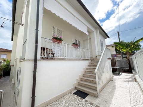 Property building, Balcony/Terrace