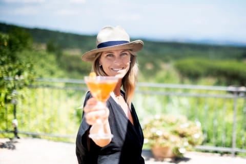 Drinks, group of guests