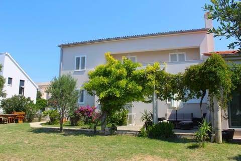 Property building, Natural landscape, Garden, Garden view