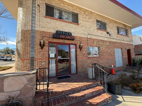 Property building, Facade/entrance, Lobby or reception