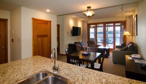 TV and multimedia, Kitchen or kitchenette, Living room, Dining area