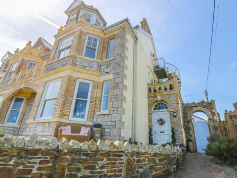 Spiral View House in Perranporth