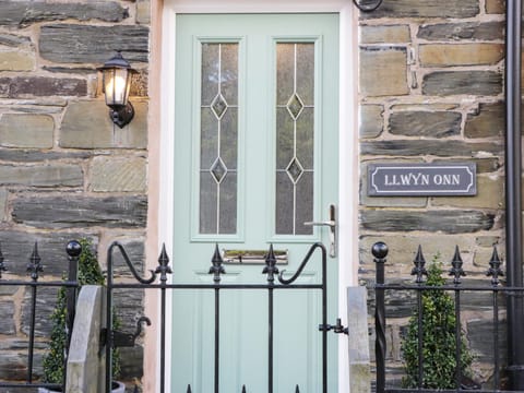 Llwyn Onn House in Bro Machno