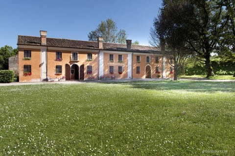 Property building, Facade/entrance, Spring, Natural landscape, Garden, View (from property/room), Garden view, Swimming pool, Parking, internet, air conditioner