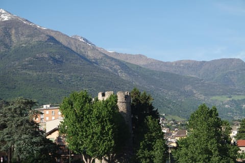 Appartamento a 100 metri da Piazza della Repubblica Aria condizionata Apartment in Aosta