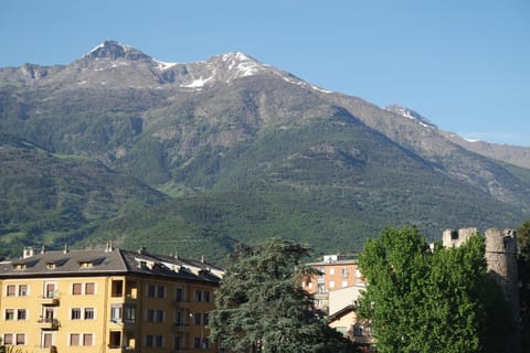 Appartamento a 100 metri da Piazza della Repubblica Aria condizionata Apartment in Aosta