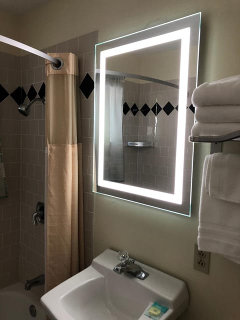 Monticello Motel Motel in Portland