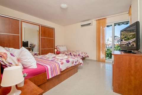 Living room, Photo of the whole room