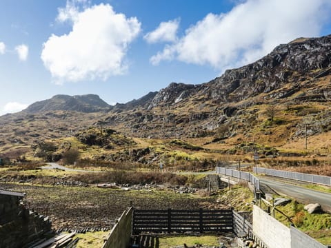 19 Cwmorthin Road House in Wales