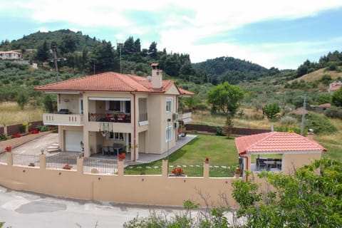Off site, Bird's eye view, On site, Location