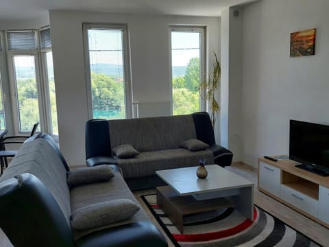 Communal lounge/ TV room, TV and multimedia, Living room, Seating area