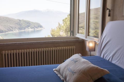 Bed, Photo of the whole room, Bedroom, Mountain view