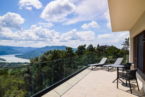 View (from property/room), Balcony/Terrace, River view, sunbed