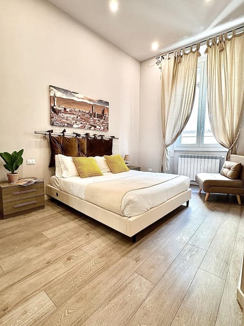 Bed, Living room, Photo of the whole room, Seating area, Bedroom
