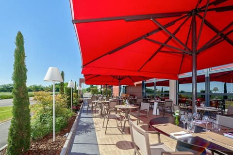 Restaurant/places to eat, Balcony/Terrace