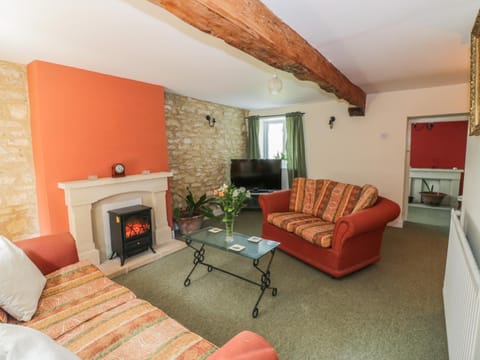 1 Westcroft Cottage House in Stroud District