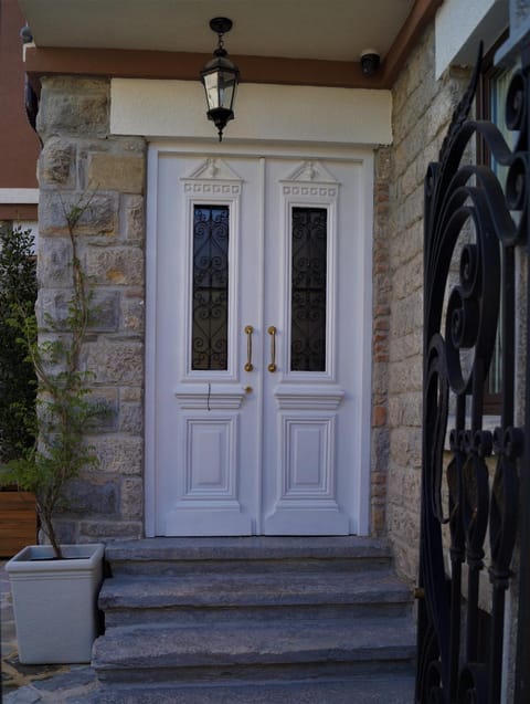 Facade/entrance, Day, Winter, Decorative detail, On site