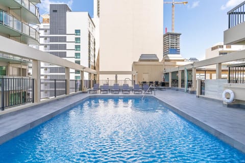 Spacious Waikiki Beach 2BR-Ocean View-Free Parking Apartment in Honolulu