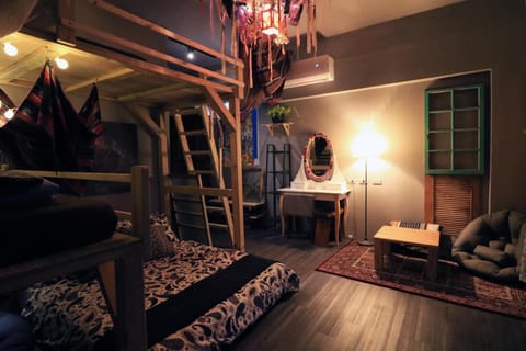 Bedroom, bunk bed