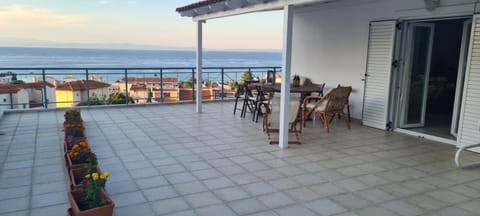 Natural landscape, Balcony/Terrace, Sea view