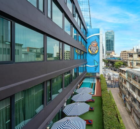 Property building, Day, City view