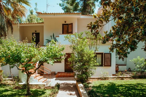 Property building, Facade/entrance, Garden