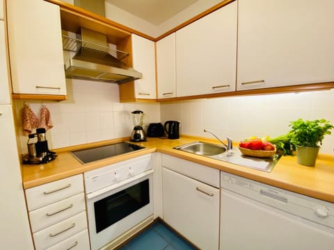 Coffee/tea facilities, dishwasher, stove, toaster, kitchen
