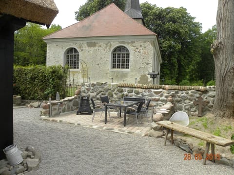 Historisches Küsterhaus Reetdachträume House in Mecklenburgische Seenplatte