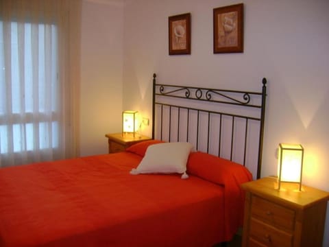 Bed, People, Photo of the whole room
