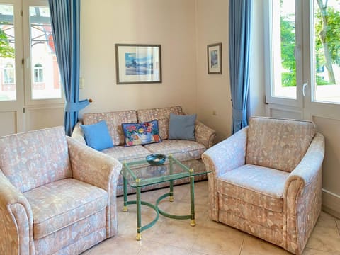 View (from property/room), Living room, Seating area