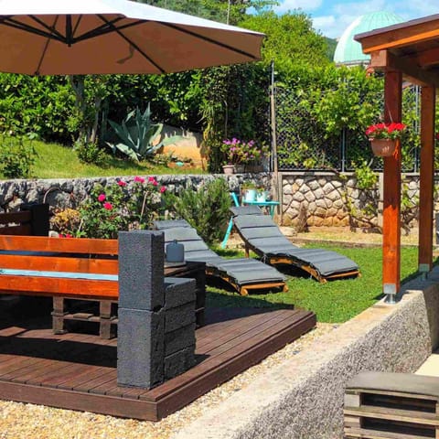 Patio, Garden, sunbed
