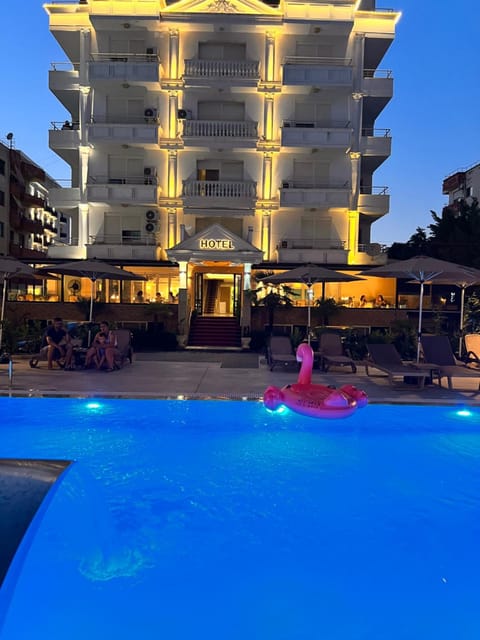 Property building, Night, Pool view, Swimming pool, group of guests, sunbed