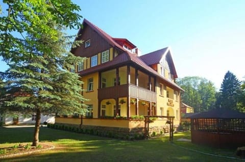 Property building, Day, BBQ facilities, Garden