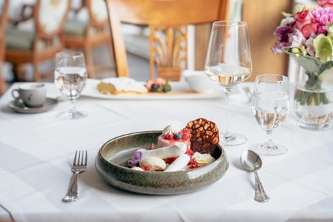 Restaurant/places to eat, Food close-up, Dining area, Food, Lunch, Dinner