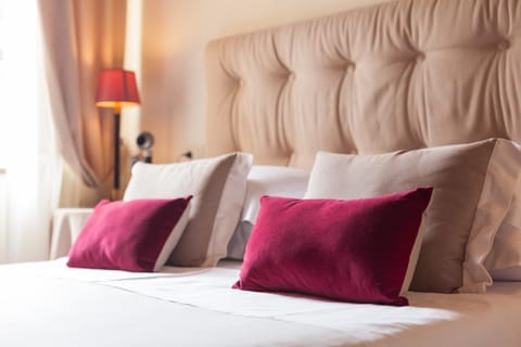 Bed, Photo of the whole room, Decorative detail