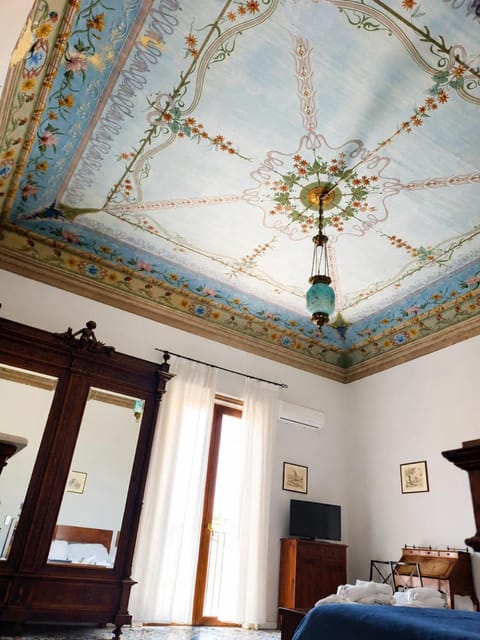 Photo of the whole room, Decorative detail, Bedroom
